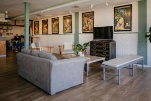 a living room with a couch and a tv at Hotel Temu in Villa Carlos Paz