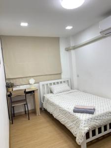a small bedroom with a bed and a desk at alone happy 3 in Ban Khlong Thewa