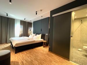 a hotel room with a bed and a bathroom at Green Nights Hotel in Dettelbach