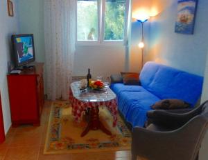 TV a/nebo společenská místnost v ubytování Apartments Vladilena
