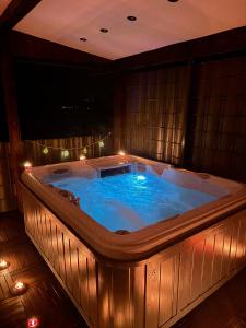 a jacuzzi tub with lights in a room at WW Luxury Cottage in Müschenbach