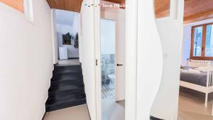 a hallway with a door open to a bedroom at La Grotta in Vernazza +14 photos