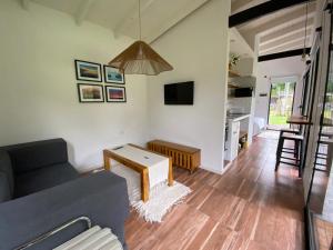 a living room with a couch and a table at Laguna y Tierra in Chascomús