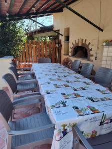 a long table with chairs sitting around it at Villa Martini dei Rossi in Sanfrè