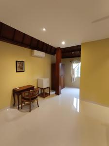 a dining room with a table and a chair at Ubud Bungalow in Ubud