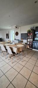 a kitchen with a table and chairs in a room at Gîte Côte et Terre in Questrecques