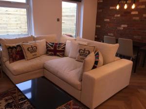 Luxurious Two Bedroom Two Bathroom Apartment with private outdoor terrace