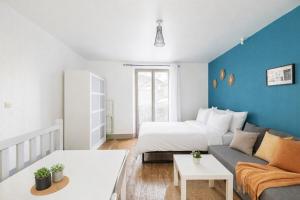 a living room with a bed and a couch at Studio cosy avec extérieur CHU in La Tronche