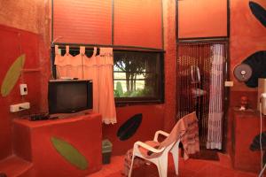 TV a/nebo společenská místnost v ubytování Ban Din Resort Chiang Rai