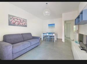 a living room with a couch and a table at Casa Gaia a soli 20 mt dal mare in Pomonte