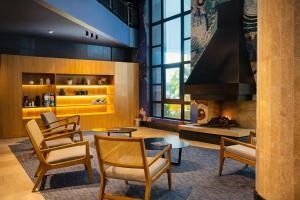 a living room with chairs and a fireplace at Swan Caxias do Sul in Caxias do Sul