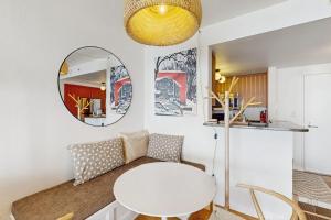 a living room with a white table and a mirror at Pike Place Pearl in Seattle +10 photos