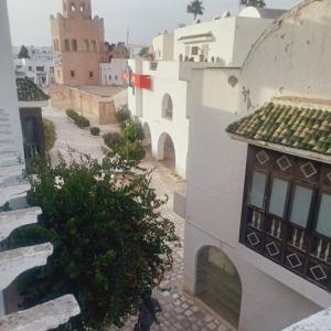 an alley in a city with white buildings at Bungalow kantaoui Sousse in Hammam Sousse