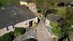 an overhead view of a house with a roof at A casa de Carmen in Sarria