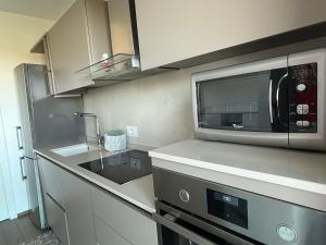 a kitchen with a microwave and a sink at Casa Clio in Noicattaro