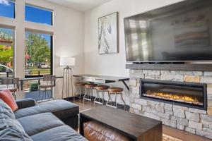 a living room with a couch and a fireplace at Downtown Gem in Whitefish
