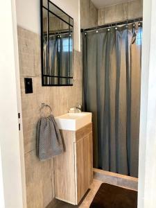 a bathroom with a sink and a shower at NuMa MAR in Puerto Madryn