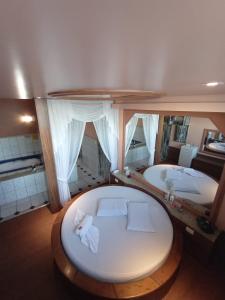a bathroom with two beds and a bath tub at Motel Viva Vez in Canoas