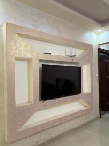 a flat screen tv on a wall in a living room at الوليد للشقق المفروشة in Amman