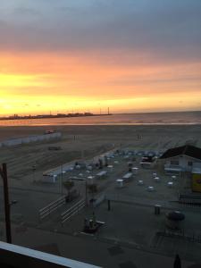 a view of a parking lot at the beach at sunset at Zeedijk Appartement in Knokke-Heist