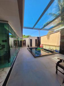 an external view of a house with a swimming pool at Pousada Terraço do Peró Cabo Frio Há 200 metros da Praia in Cabo Frio