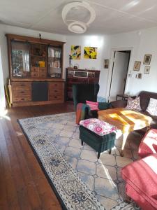 a living room with a couch and a coffee table at Ferienhaus Tätendorf für die ganze Familie in Tätendorf-Eppensen