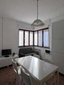 a living room with a white table and chairs at Casa Nello in Mergozzo