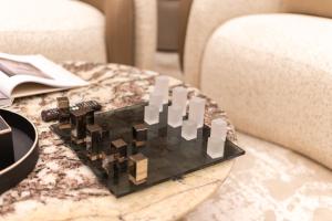 a coffee table with a glass cube on top of it at Rozn Place Apartments in Jeddah