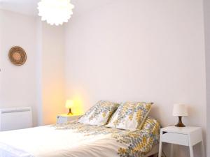a bedroom with a bed and two night stands at Le Chaud Vin - Centre historique Albi - Zone Unesco - Animaux acceptés in Albi