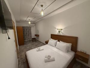 a bedroom with a bed with two white towels on it at Casa Si Ahmed in Chefchaouen
