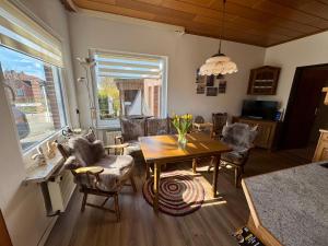 a living room with a table and chairs at Ferienhaus Wiegboldsbur in Südbrookmerland