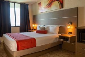 a hotel room with a bed and a television at Hotel El Guajataca in Quebradillas