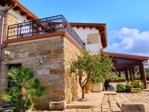 a building with a balcony on top of it at Relais del sole in Partinico