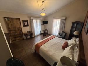 a bedroom with a large bed in a room at Cachito Mio hotel y temazcal in Cholula