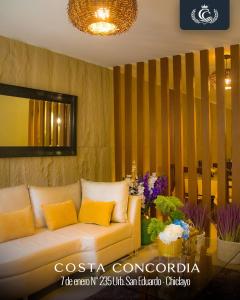 a living room with a couch and some flowers at Costa Concordia in Chiclayo