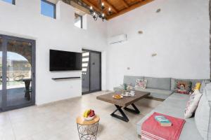 a living room with a couch and a table at La Casa Di Pietre 2 in Kiotari