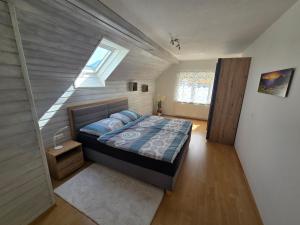 a bedroom with a bed and a window at Ferienwohnung U28 in Ferlach