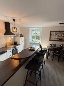 a kitchen and dining room with a table and chairs at Ferienwohnung Nora in Vordernberg