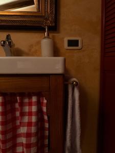 a bathroom with a sink and a mirror and towels at Campanile N1 in Montemerano