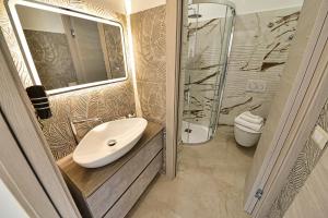 a bathroom with a sink and a shower at Gioia e Relax di ZR in Rho