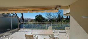 a patio with a table and chairs on a balcony at Cannes Park in Cannes
