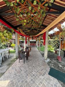 a patio with a table and chairs under a pavilion at La morada in Guayabal