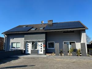 a house with solar panels on the roof at FerienLoft Eifeel Good - Natururlaub in Monschau in Monschau