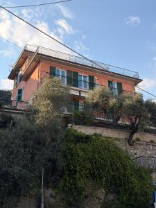 an orange house on top of a hill at Terrazza Portovenere in Le Grazie