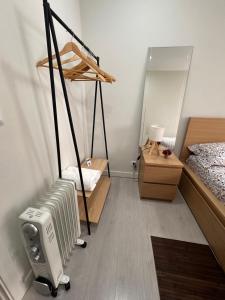 a room with a room with a bed and a radiator at Rooms Moscavide quartos in Lisbon