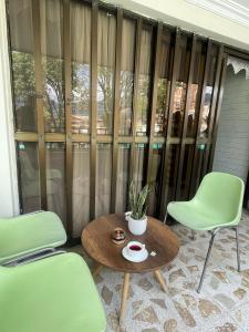 a living room with a table and two chairs at Casa Ligia in Medellín