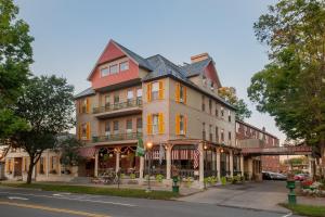 a large building on the corner of a street at The Inn at Saratoga in Saratoga Springs
