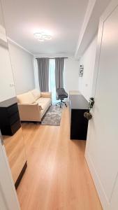 a living room with a couch and a table at TRIO Sun Class Park Residence in Târgovişte