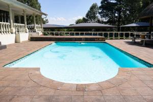 a large blue swimming pool in a yard at Hilton Heath in Hilton
