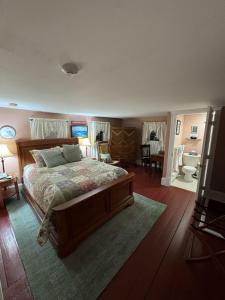 a bedroom with a large bed and a bathroom at Ballard House Inn in Meredith +31 photos